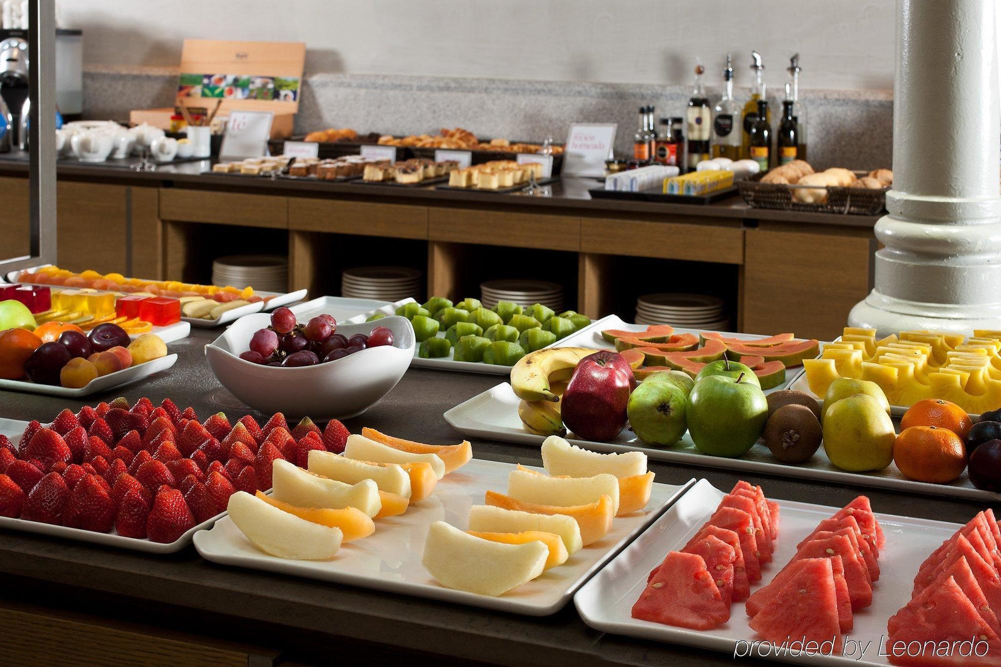 Nh Collection Madrid Palacio De Tepa Екстер'єр фото Fruit salad