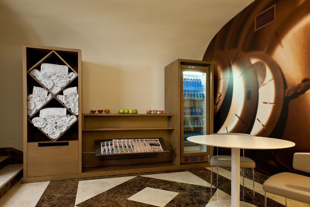 Nh Collection Madrid Palacio De Tepa Екстер'єр фото The Diamond Lounge at the airport