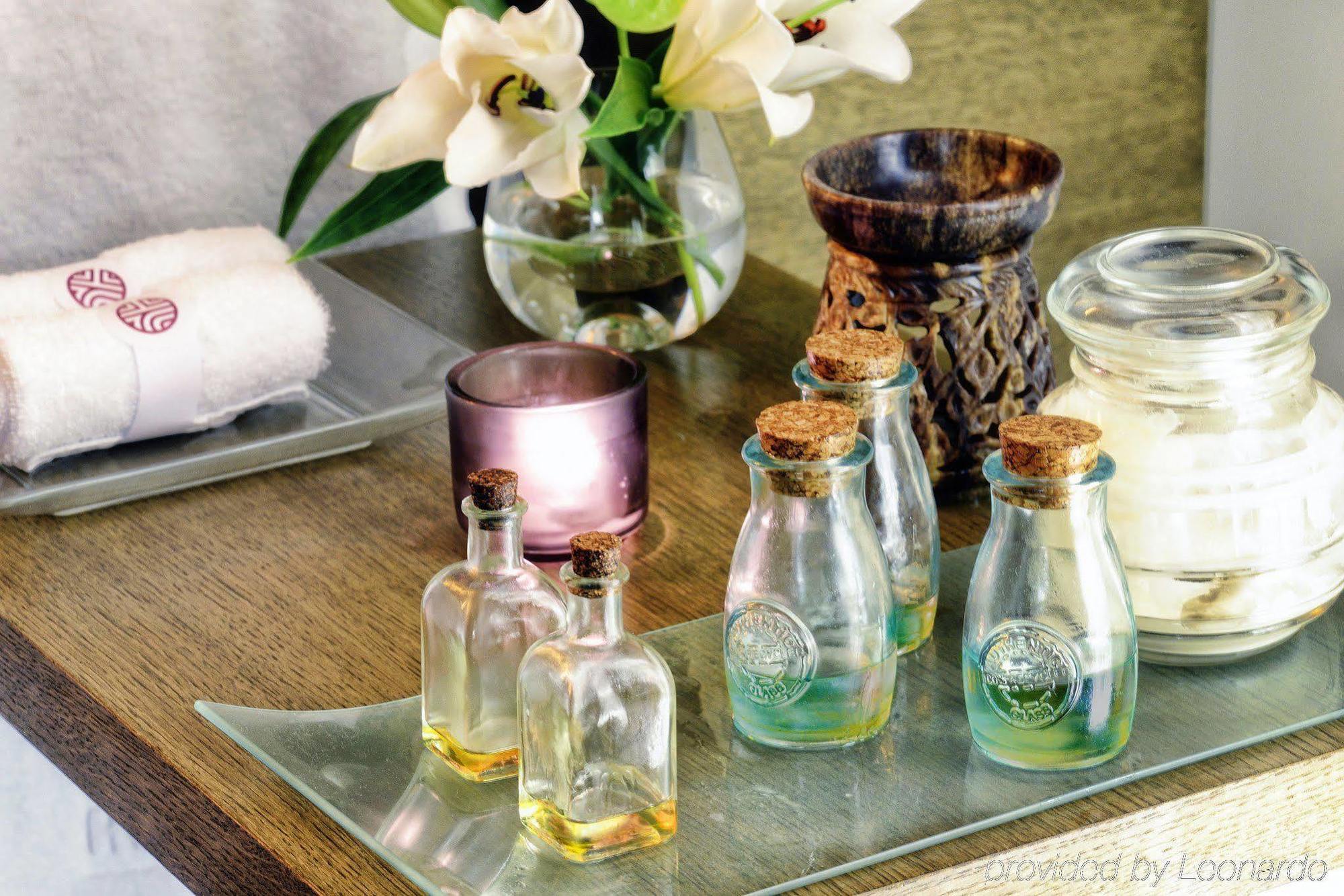 Nh Collection Madrid Palacio De Tepa Екстер'єр фото A selection of essential oils